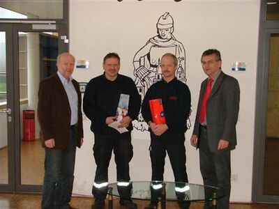 Präsentübergabe bei der Feuerwehr