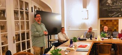 SPD-Ortsvereinsvorsitzender Sami Bouhari erläutert seine Motivation für seine Kandidatur zur Landtagswahl