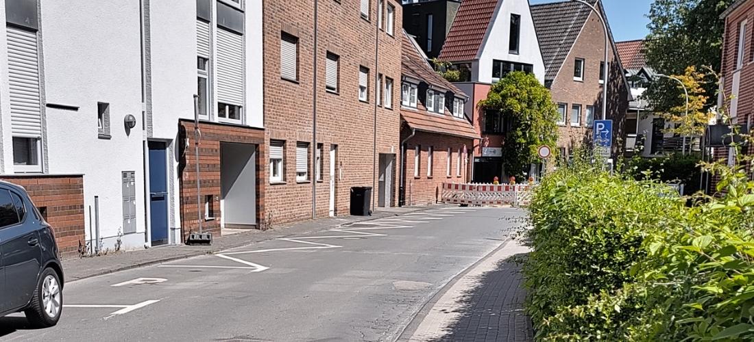 Foto von der Straße Hohe Lucht kurz nach der Abbindung für den Durchgangsverkehr